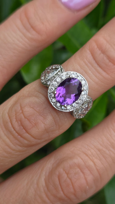 Vintage: 18ct White Gold Oval Amethyst 1.53ct & Diamond 1.30ct Cluster Dress Ring