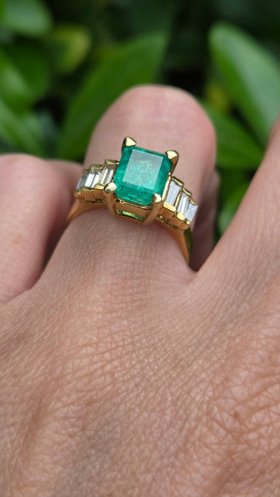 Vintage: 18ct Yellow Gold Emerald Cut Emerald & Diamond Dress Ring — 0.56ct