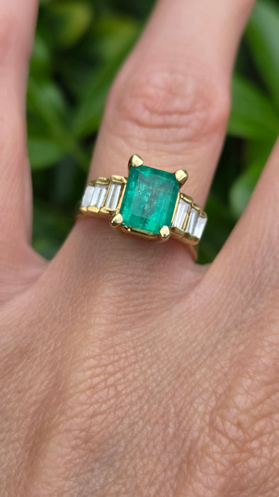 Vintage: 18ct Yellow Gold Emerald Cut Emerald & Diamond Dress Ring — 0.56ct