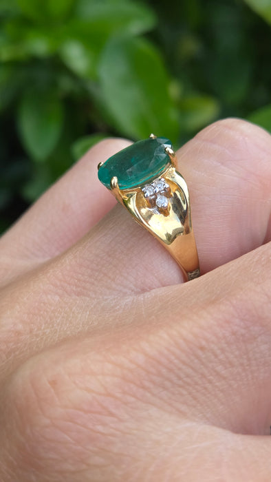 Vintage: 18ct Yellow Gold Emerald 3.03ct & Diamond Dress Ring