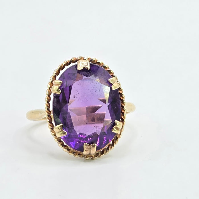 Vintage: 9ct Yellow Gold Amethyst Oval Solitaire Ring