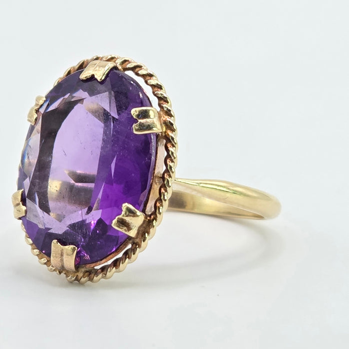 Vintage: 9ct Yellow Gold Amethyst Oval Solitaire Ring