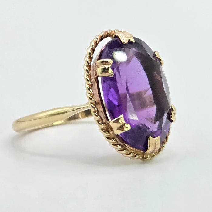 Vintage: 9ct Yellow Gold Amethyst Oval Solitaire Ring