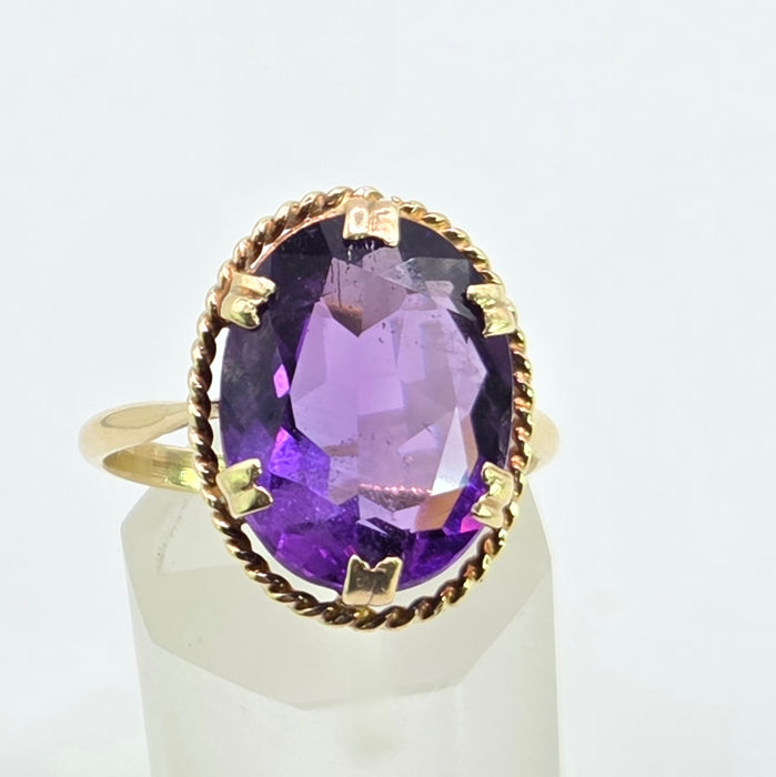 Vintage: 9ct Yellow Gold Amethyst Oval Solitaire Ring