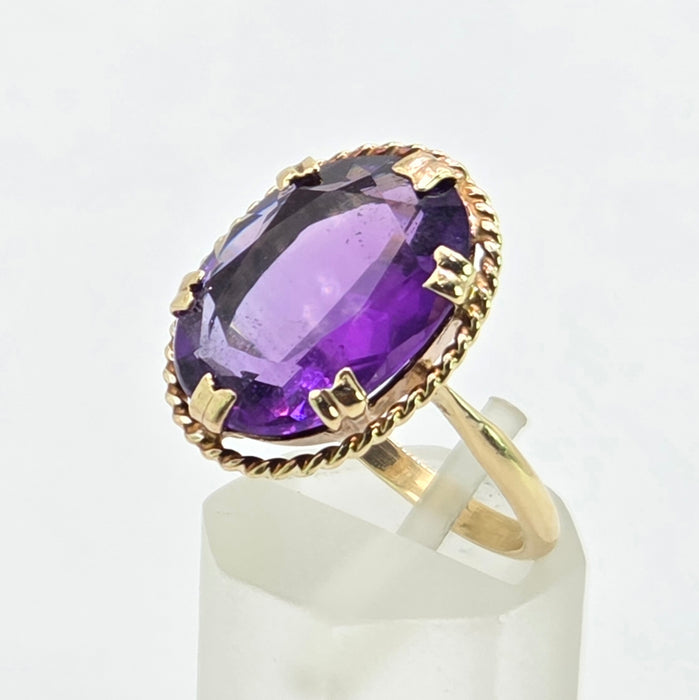 Vintage: 9ct Yellow Gold Amethyst Oval Solitaire Ring
