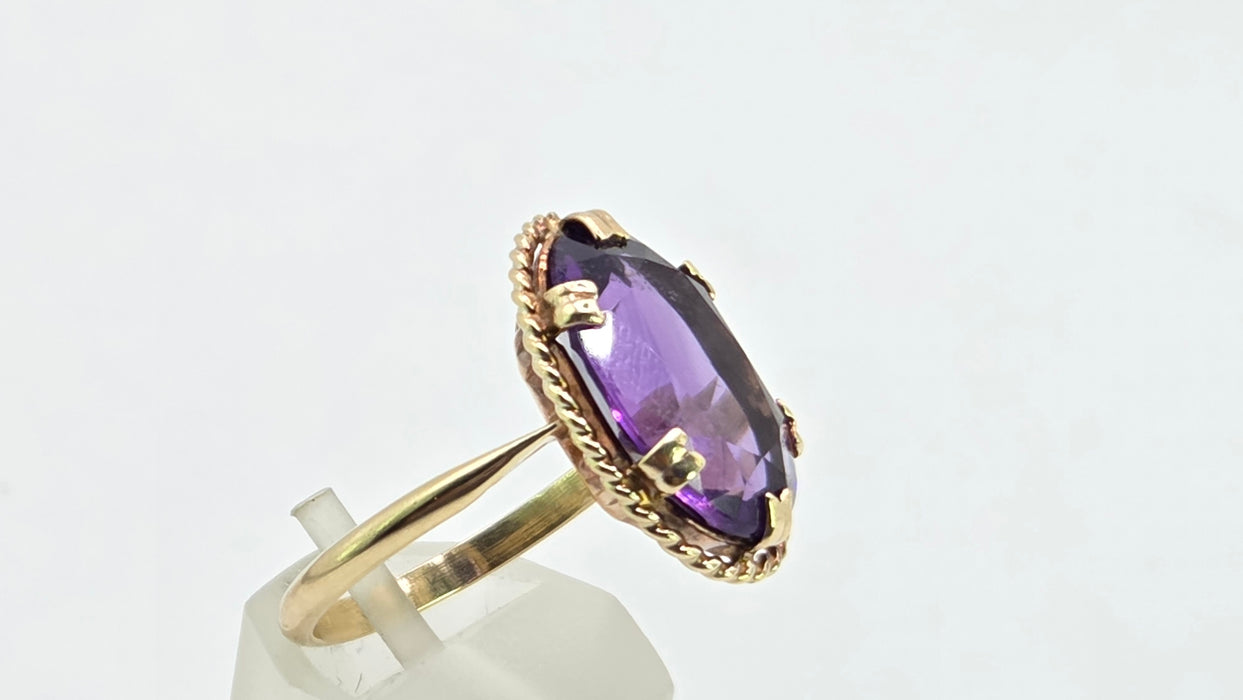 Vintage: 9ct Yellow Gold Amethyst Oval Solitaire Ring