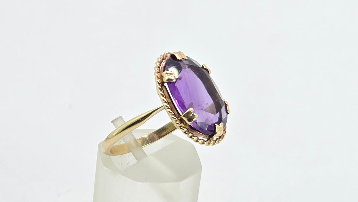 Vintage: 9ct Yellow Gold Amethyst Oval Solitaire Ring
