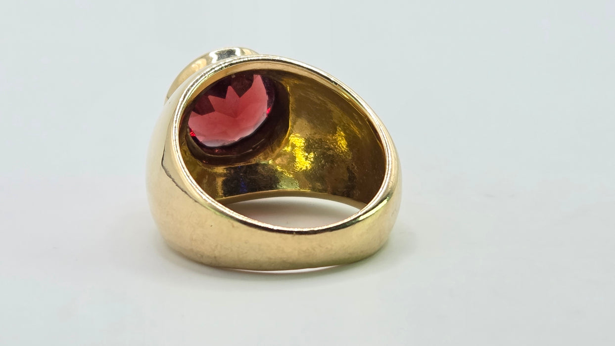 Vintage: 9ct Yellow Gold Garnet 2.81ct Signet Ring