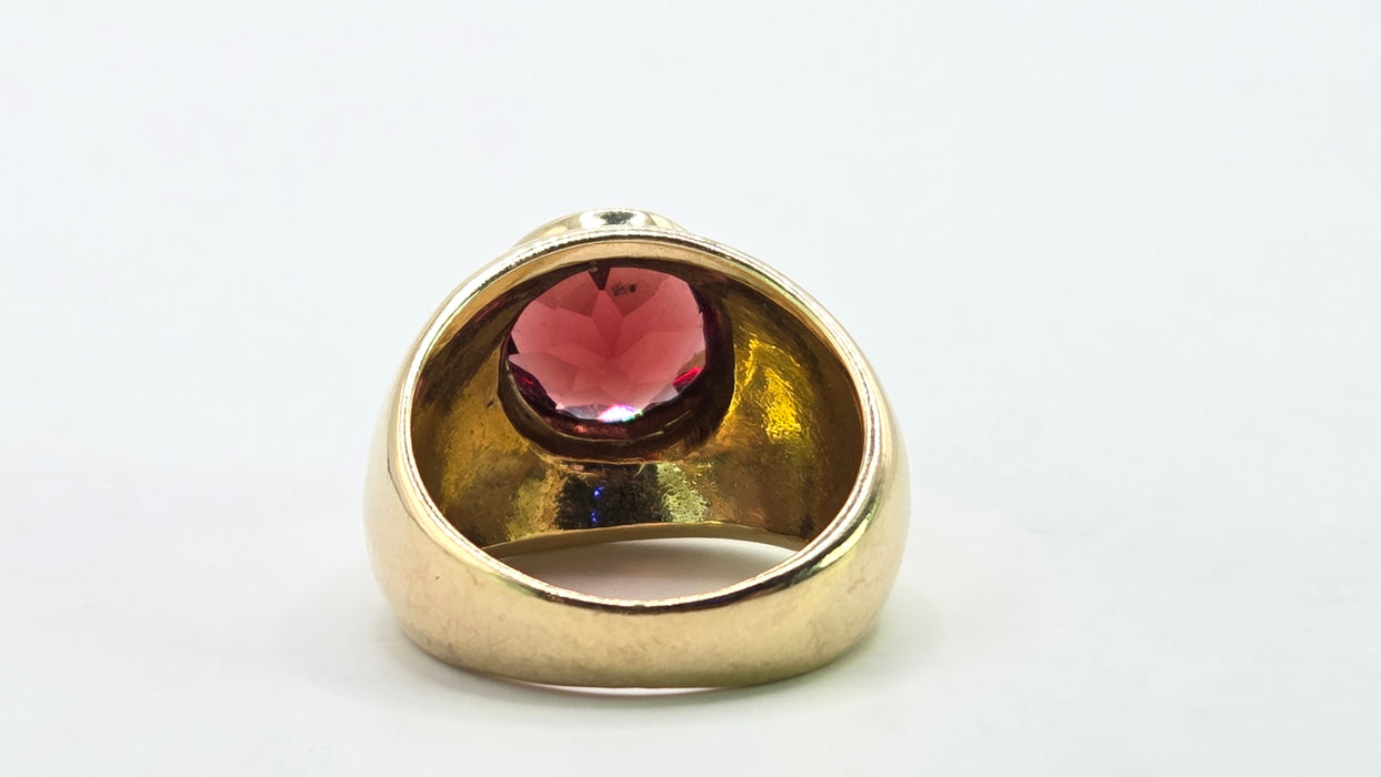Vintage: 9ct Yellow Gold Garnet 2.81ct Signet Ring