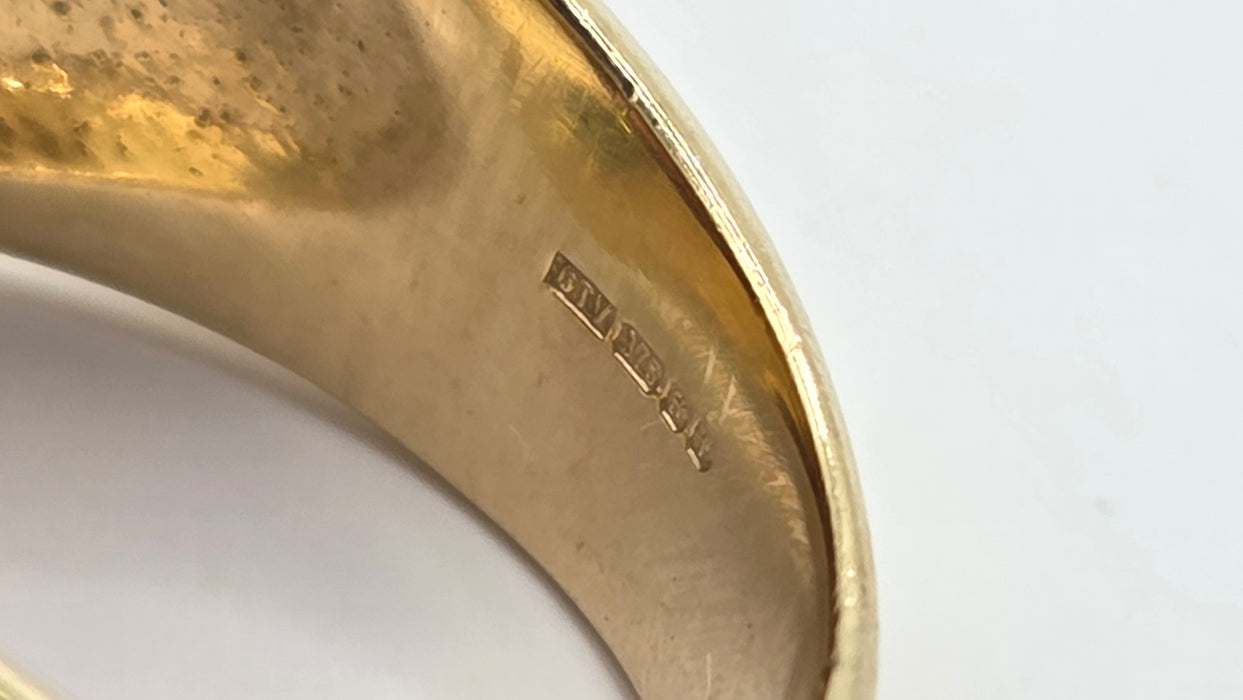 Vintage: 9ct Yellow Gold Garnet 2.81ct Signet Ring