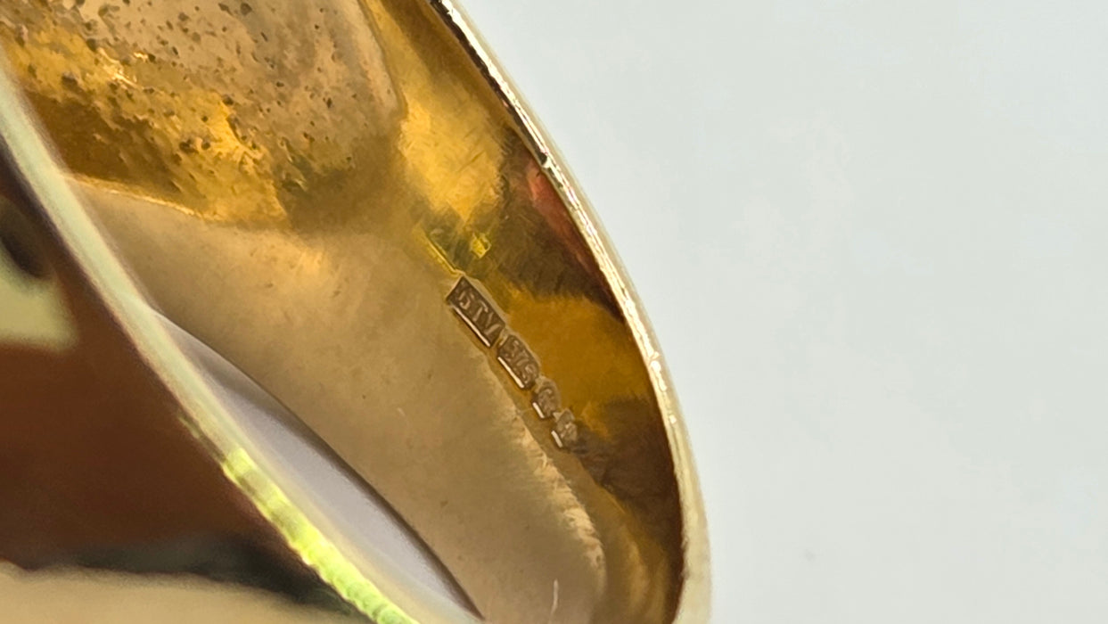 Vintage: 9ct Yellow Gold Garnet 2.81ct Signet Ring