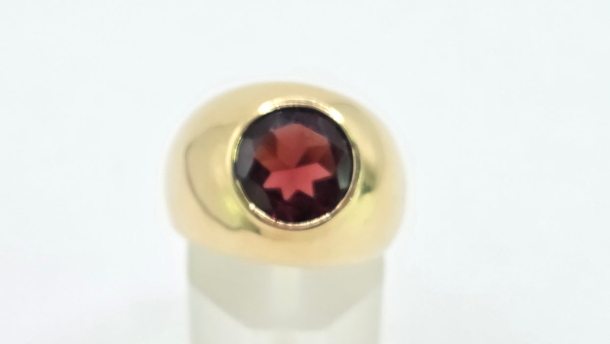 Vintage: 9ct Yellow Gold Garnet 2.81ct Signet Ring