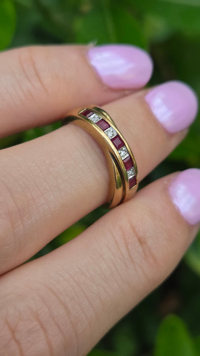 Vintage: 9ct Yellow Gold Ruby & Diamond Crossover Ring