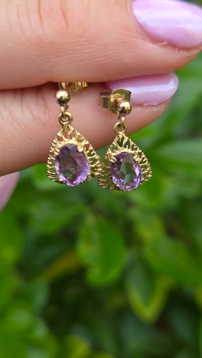 1174: Vintage: 9ct Yellow Gold Amethyst Filigree Drop Stud Earrings