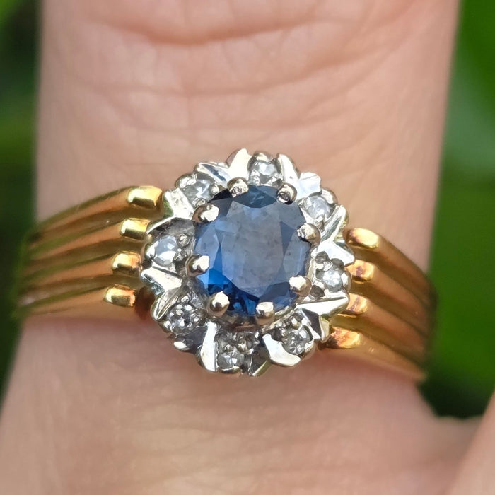 Vintage: 18ct Gold Cornflower Blue Sapphire & Diamond Cluster Ring