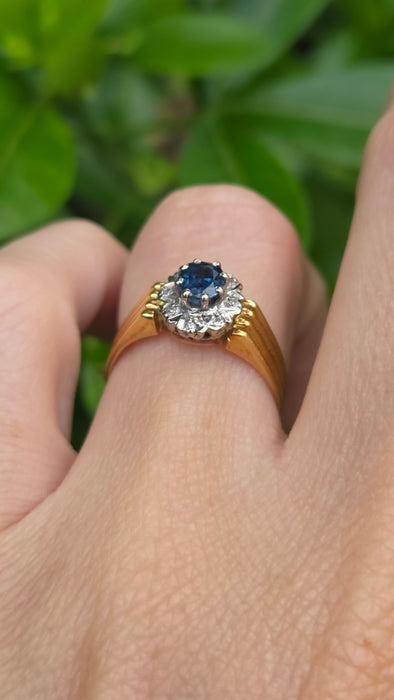 Vintage: 18ct Gold Cornflower Blue Sapphire & Diamond Cluster Ring
