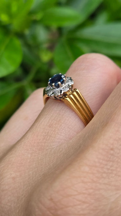 Vintage: 18ct Gold Cornflower Blue Sapphire & Diamond Cluster Ring