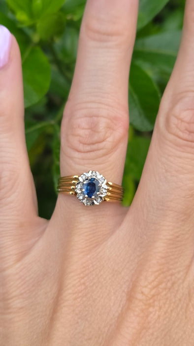 Vintage: 18ct Gold Cornflower Blue Sapphire & Diamond Cluster Ring