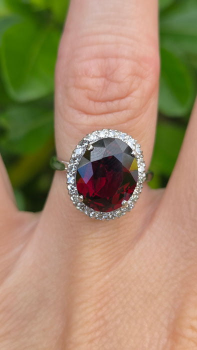Vintage: 18ct White Gold & Platinum Garnet & Diamond Oval Cluster Ring — 5.50ct Garnet, 0.24ct Diamonds