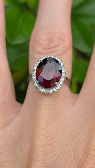 Vintage: 18ct White Gold & Platinum Garnet & Diamond Oval Cluster Ring — 5.50ct Garnet, 0.24ct Diamonds