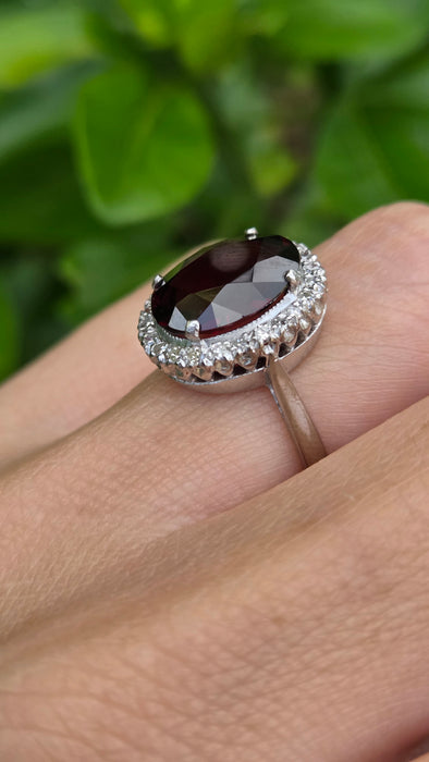 Vintage: 18ct White Gold & Platinum Garnet & Diamond Oval Cluster Ring — 5.50ct Garnet, 0.24ct Diamonds