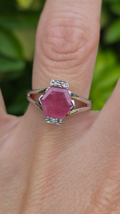 Vintage: 9ct White Gold Ruby & Diamond Ring