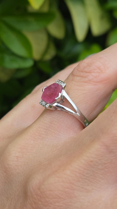 Vintage: 9ct White Gold Ruby & Diamond Ring