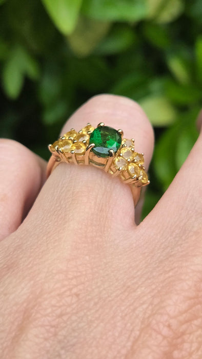 Vintage: 9ct Yellow Gold Green Diopside & Yellow Topaz Dress Ring