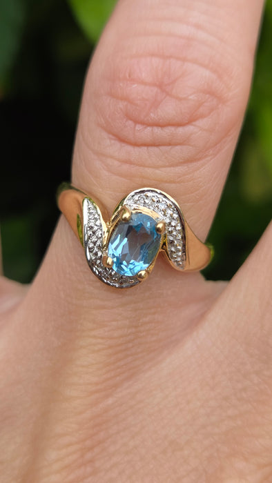 Vintage: 9ct Gold Blue Topaz & Diamond Crossover Ring