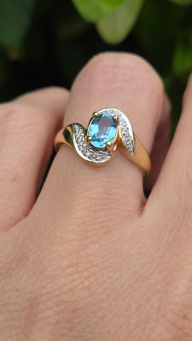 Vintage: 9ct Gold Blue Topaz & Diamond Crossover Ring