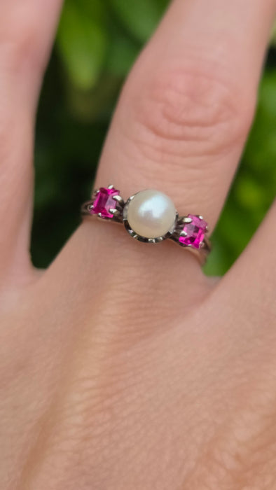Vintage: 18ct White Gold Cultured Pearl & Ruby Three-Stone Ring