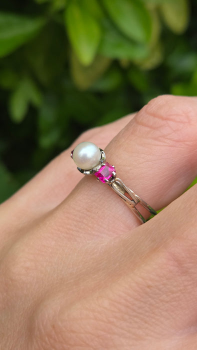 Vintage: 18ct White Gold Cultured Pearl & Ruby Three-Stone Ring