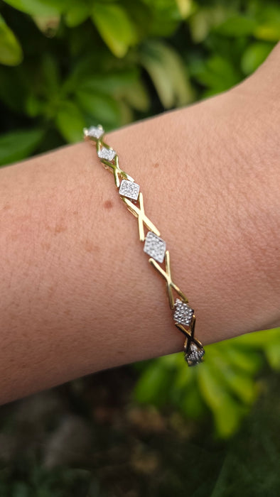 Vintage: 9ct Yellow Gold Diamond XO Link Bracelet