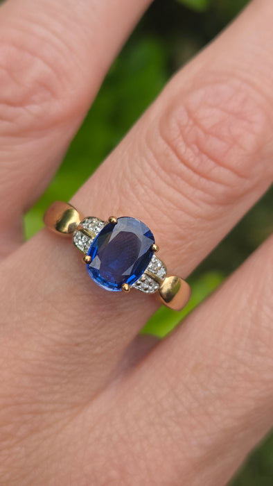Vintage: 9ct Yellow Gold Sapphire & Diamond Ring