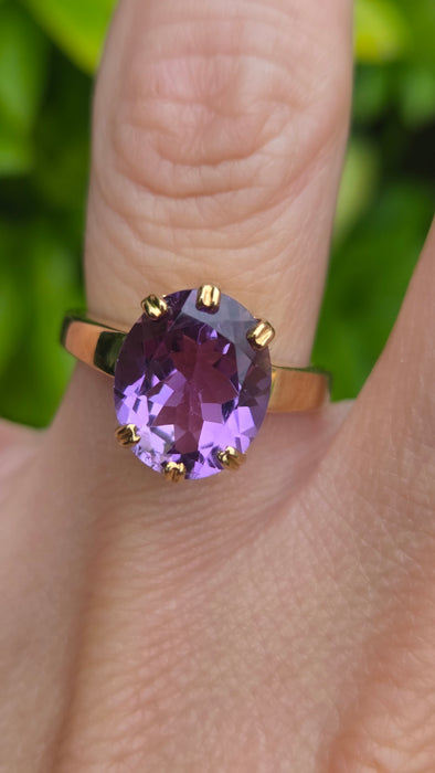 Vintage: 9ct Gold Oval Amethyst Solitaire Ring