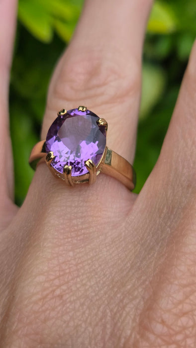 Vintage: 9ct Gold Oval Amethyst Solitaire Ring