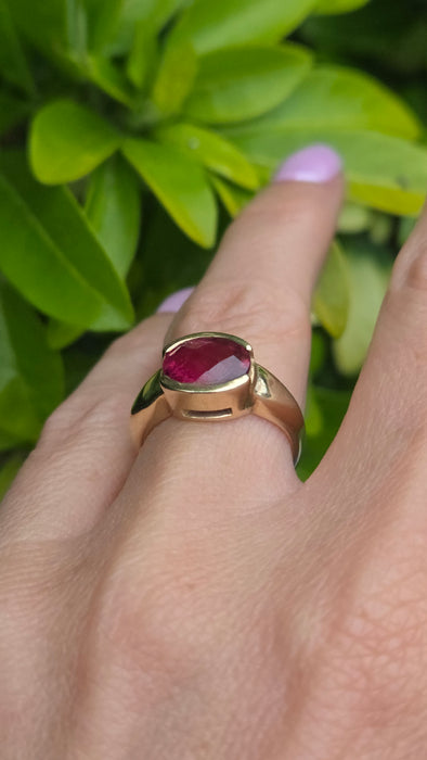 Vintage: 9ct Yellow Gold Rubellite Signet Ring