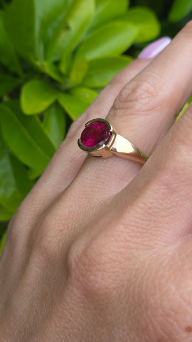 Vintage: 9ct Yellow Gold Rubellite Signet Ring