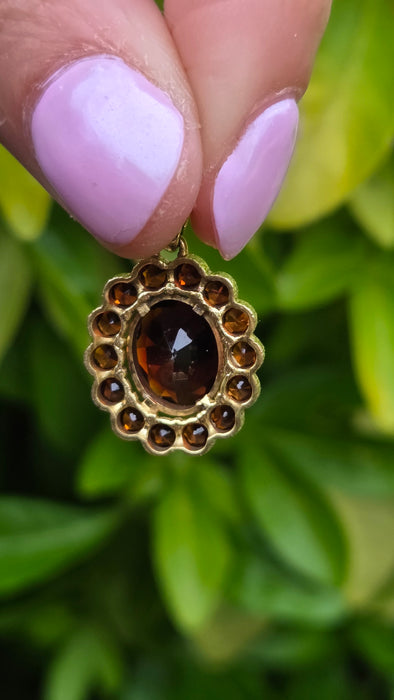 Vintage: 8ct Yellow Gold Garnet Cluster Pendant