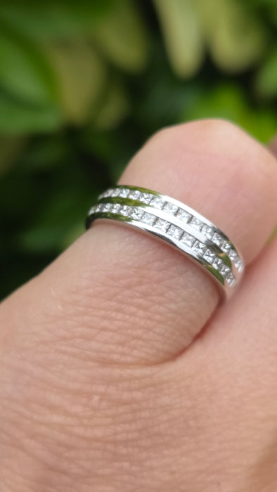 Vintage: 18ct White Gold Diamond Double Row Stacker Ring