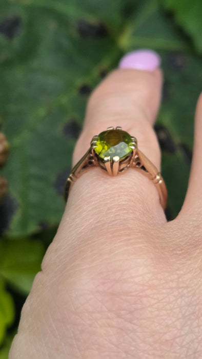 Antique: 9ct Yellow Gold Peridot Solitaire Ring