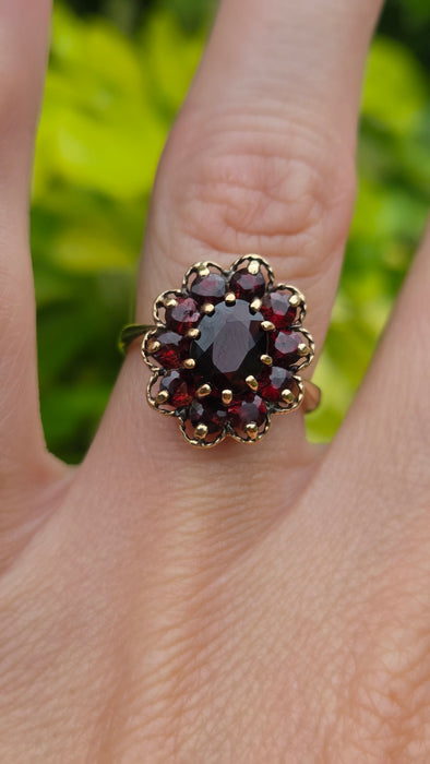 Vintage: 9ct Yellow Gold Garnet Flower Head Cluster Ring — From 1975
