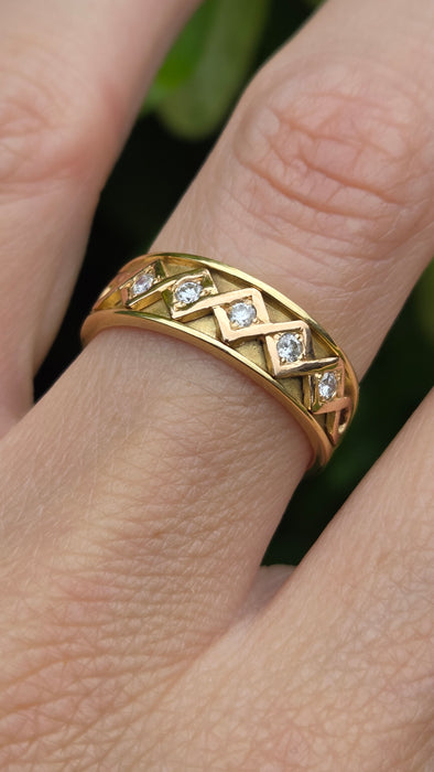 Vintage: 18ct Welsh Gold Clogau Diamond Celtic Band Ring