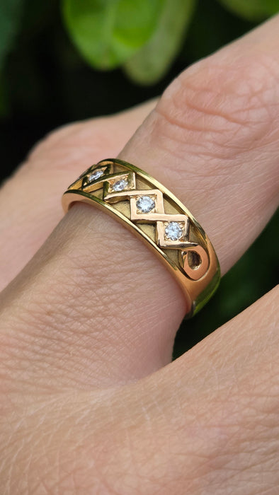 Vintage: 18ct Welsh Gold Clogau Diamond Celtic Band Ring