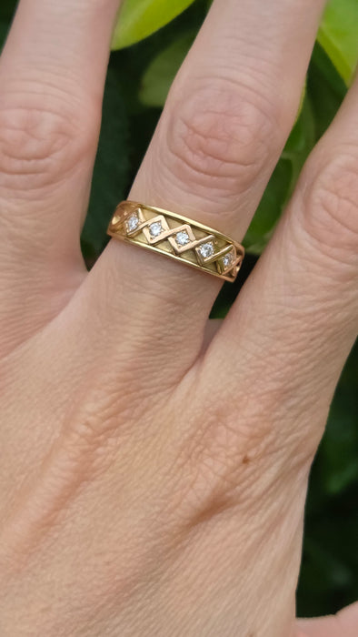 Vintage: 18ct Welsh Gold Clogau Diamond Celtic Band Ring