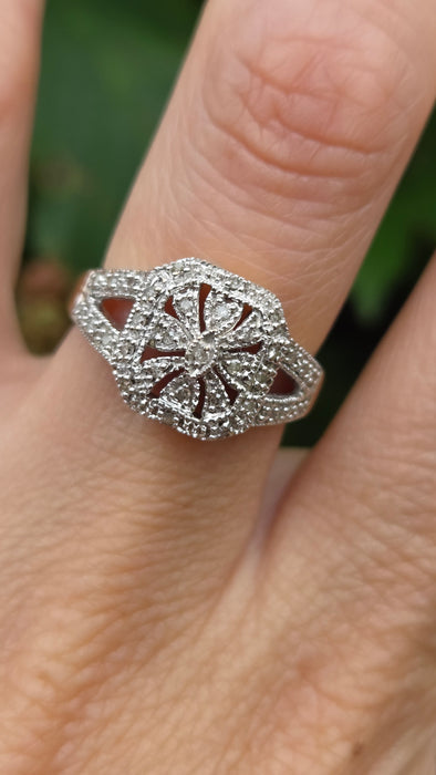 6634: Vintage: 9ct Gold 31 Diamonds Geometric Set Ring- Hallmarked in Edinburgh