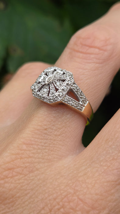 6634: Vintage: 9ct Gold 31 Diamonds Geometric Set Ring- Hallmarked in Edinburgh