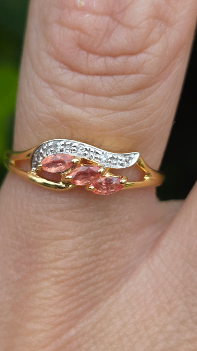 Vintage: 18ct Yellow Gold Padparadscha Sapphire & Diamond Ring