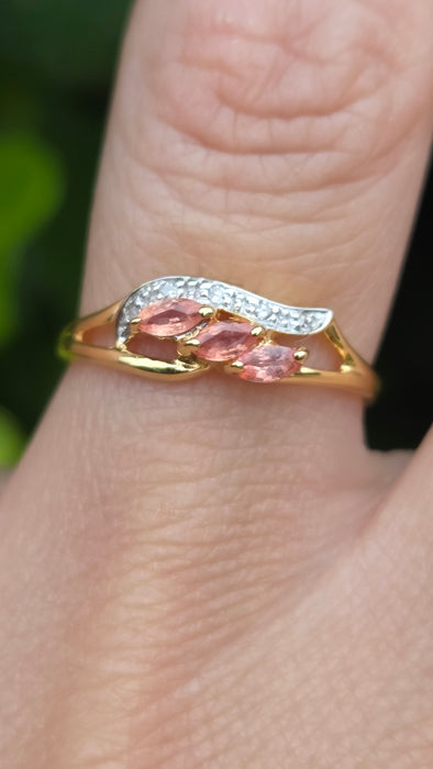 Vintage: 18ct Yellow Gold Padparadscha Sapphire & Diamond Ring