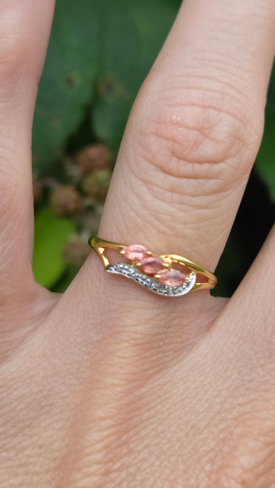 Vintage: 18ct Yellow Gold Padparadscha Sapphire & Diamond Ring